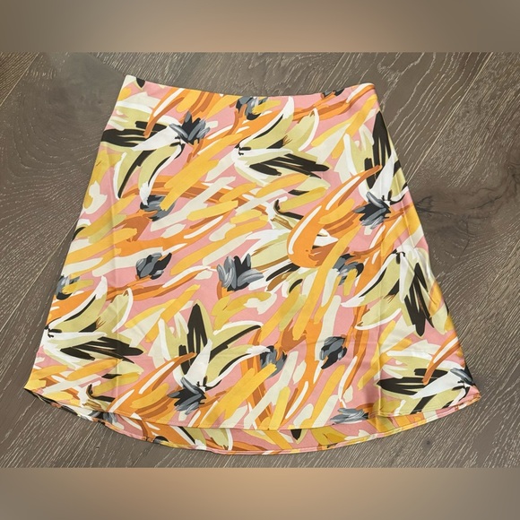 NWT - Lulu’s Pink/Orange Abstract Print Satin Mini Skirt - Size XS - Picture 4 of 11